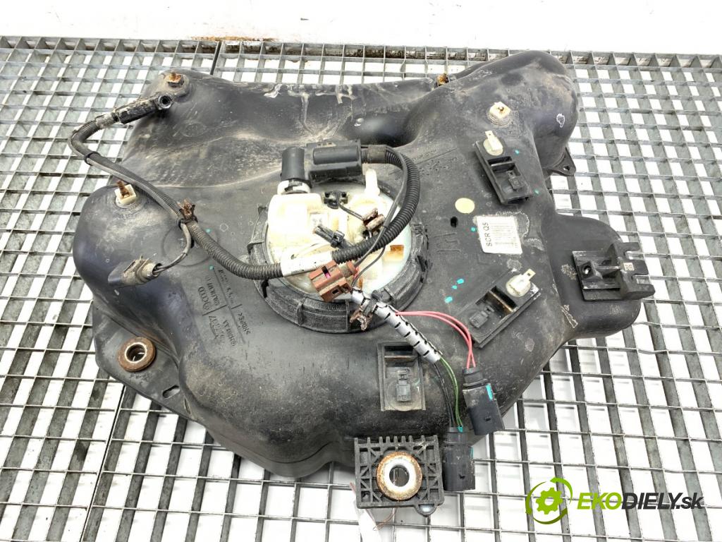 AUDI Q5 8R SUV 2011 125 kW 2.0 TDI quattro 1968 nádržka SCR 8R0131877D