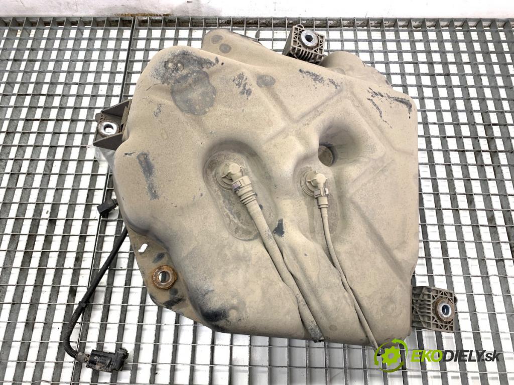 AUDI Q5 8R SUV 2011 125 kW 2.0 TDI quattro 1968 Nádržka SCR: 8R0131877D