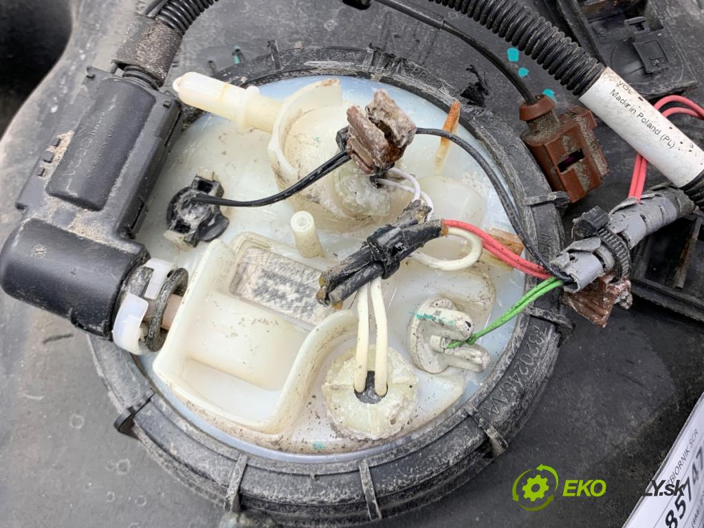 AUDI Q5 8R SUV 2011 125 kW 2.0 TDI quattro 1968 Nádržka SCR: 8R0131877D