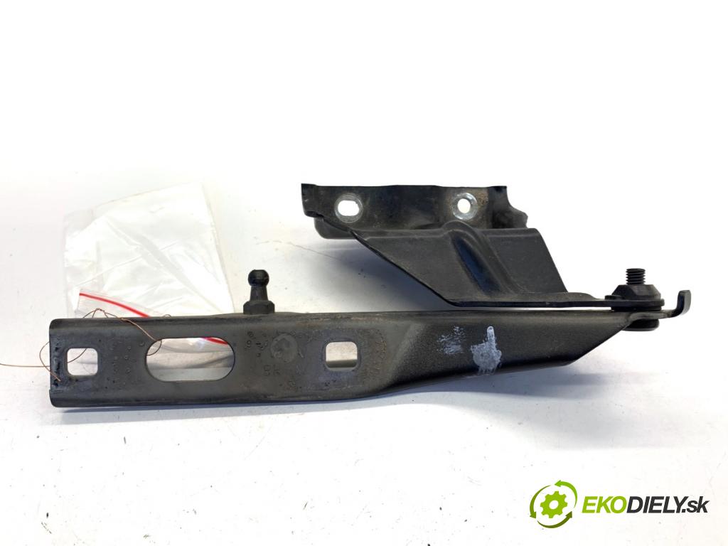 AUDI Q5 8R SUV 2011 125 kW 2.0 TDI quattro 1968 Záves kapoty pravy predný 8R0823302A