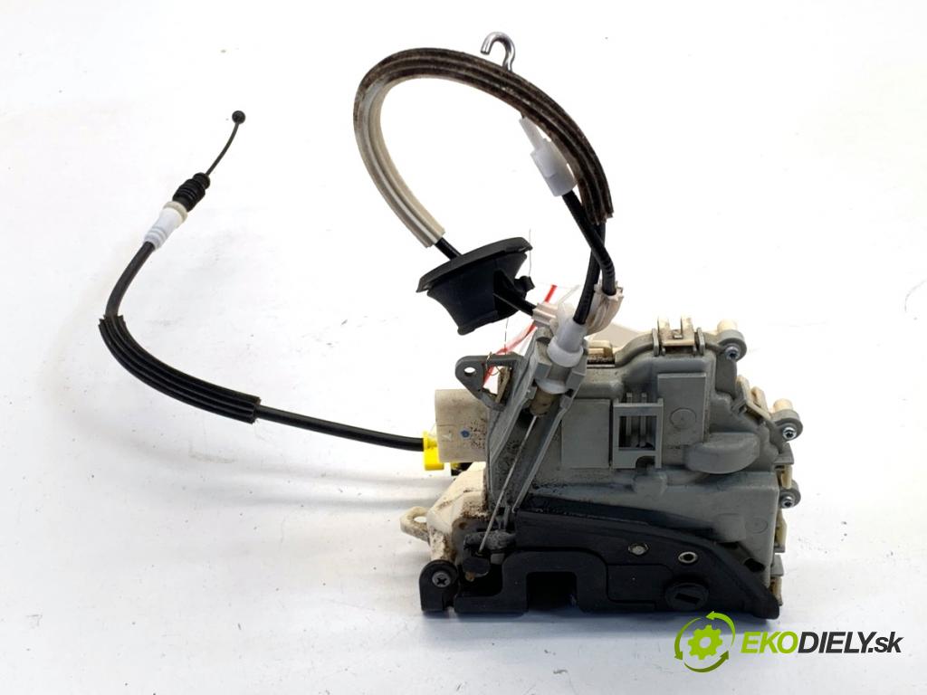 AUDI Q5 8R SUV 2011 125 kW 2.0 TDI quattro 1968 zámok Dvere pravy zad 8K0839016C