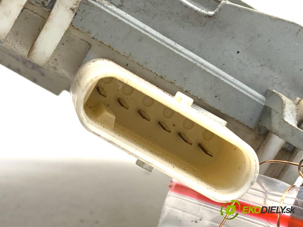 AUDI Q5 8R SUV 2011 125 kW 2.0 TDI quattro 1968 zámok Dvere ľavy zad 8K0839015C