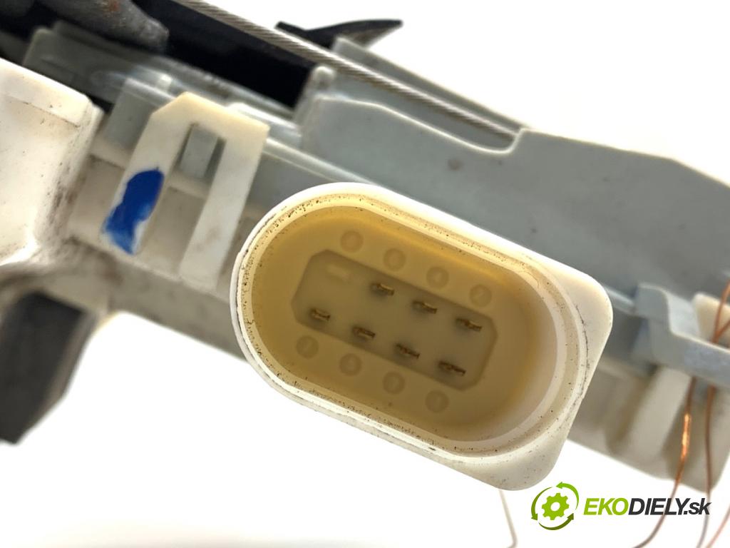 AUDI Q5 8R SUV 2011 125 kW 2.0 TDI quattro 1968 zámok Dvere ľavy predný 8J1837015C