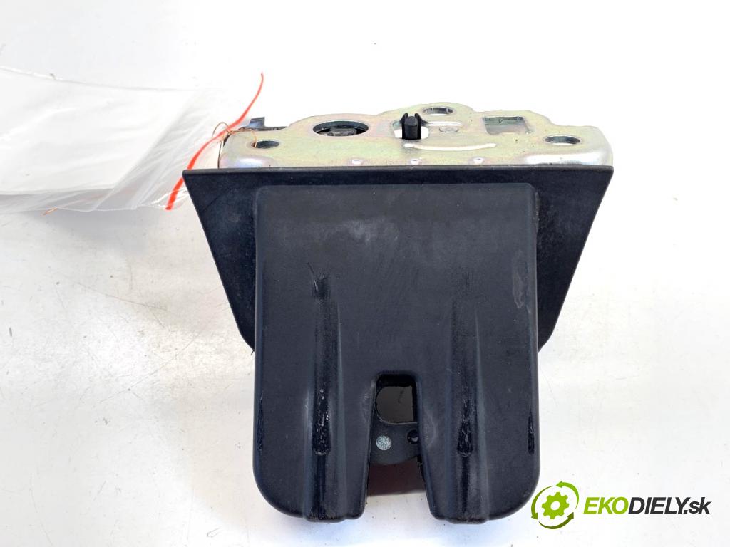 AUDI Q5 8R SUV 2011 125 kW 2.0 TDI quattro 1968 zámok dverí zad 8R0827505