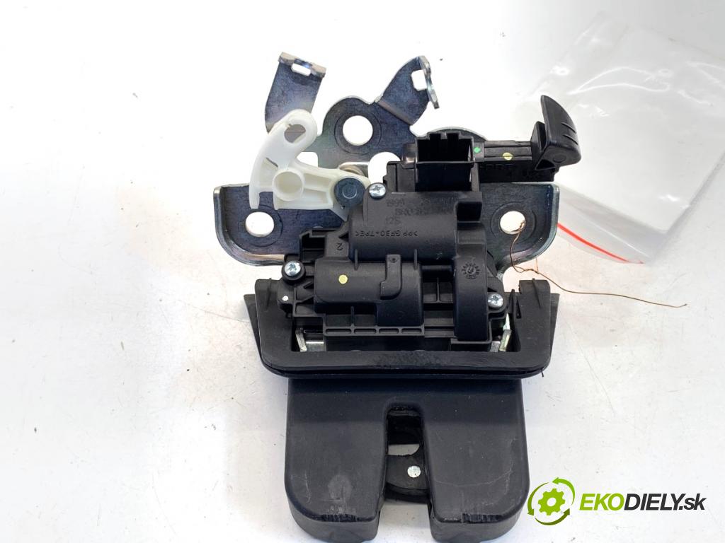 AUDI Q5 8R SUV 2011 125 kW 2.0 TDI quattro 1968 zámok dverí zad 8R0827505