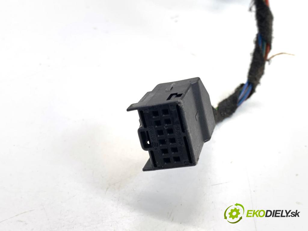 AUDI Q5 8R SUV 2011 125 kW 2.0 TDI quattro 1968 káblovačka PDC zadní část 8R0971104AC