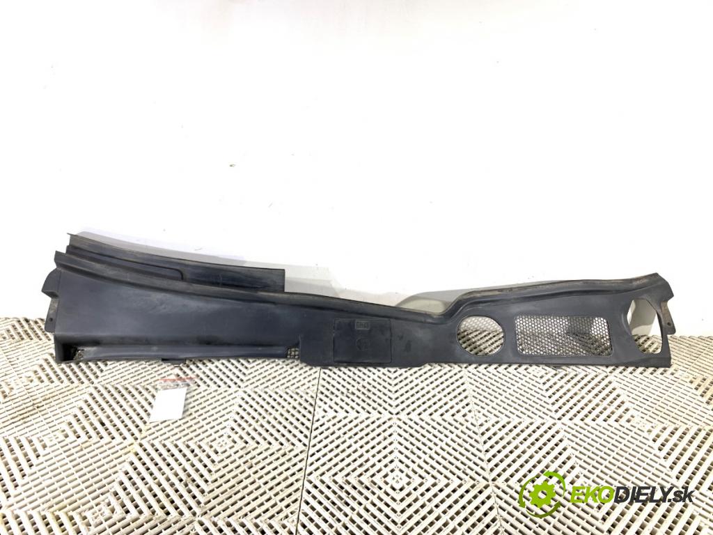 AUDI Q5 8R SUV 2011 125 kW 2.0 TDI quattro 1968 Torpédo, plast pod čelné okno 8R1819447C (Torpédo (plast pod čelným sklom))