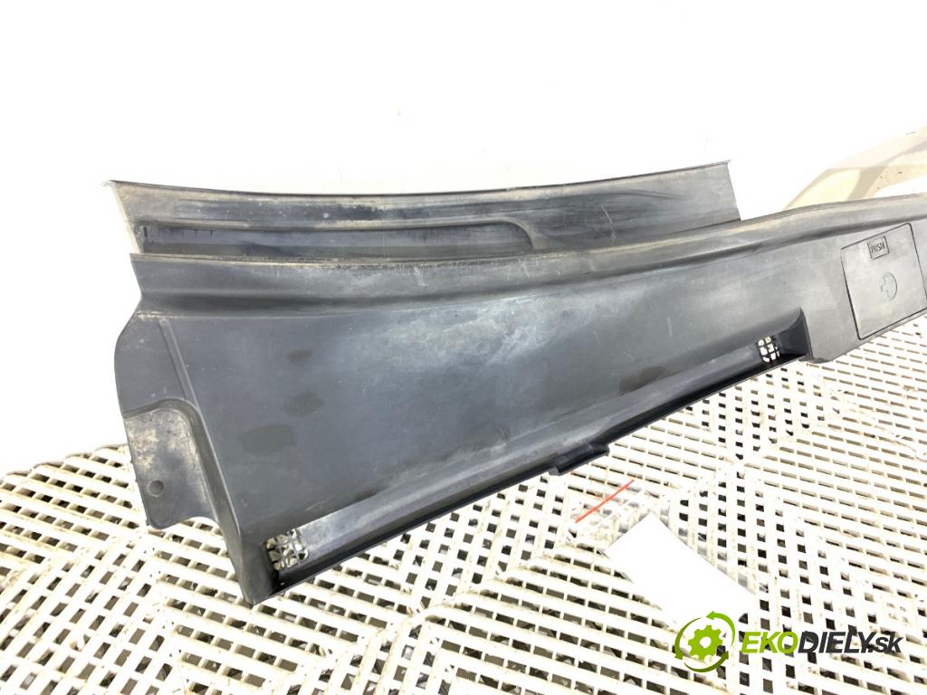 AUDI Q5 8R SUV 2011 125 kW 2.0 TDI quattro 1968 Torpédo, plast pod čelné okno 8R1819447C (Torpédo (plast pod čelným sklom))