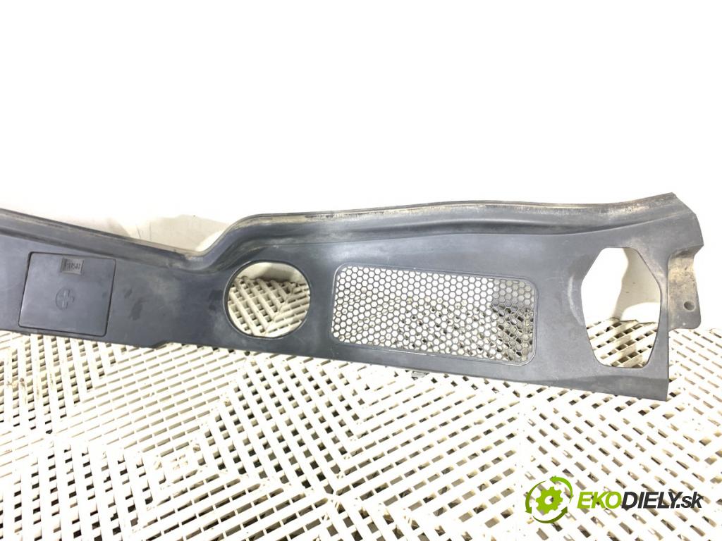 AUDI Q5 8R SUV 2011 125 kW 2.0 TDI quattro 1968 Torpédo, plast pod čelné okno 8R1819447C (Torpédo (plast pod čelným sklom))