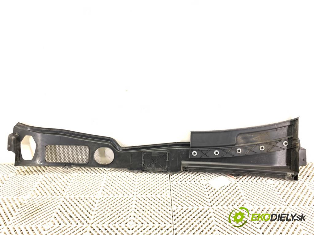 AUDI Q5 8R SUV 2011 125 kW 2.0 TDI quattro 1968 Torpédo, plast pod čelné okno 8R1819447C (Torpédo (plast pod čelným sklom))