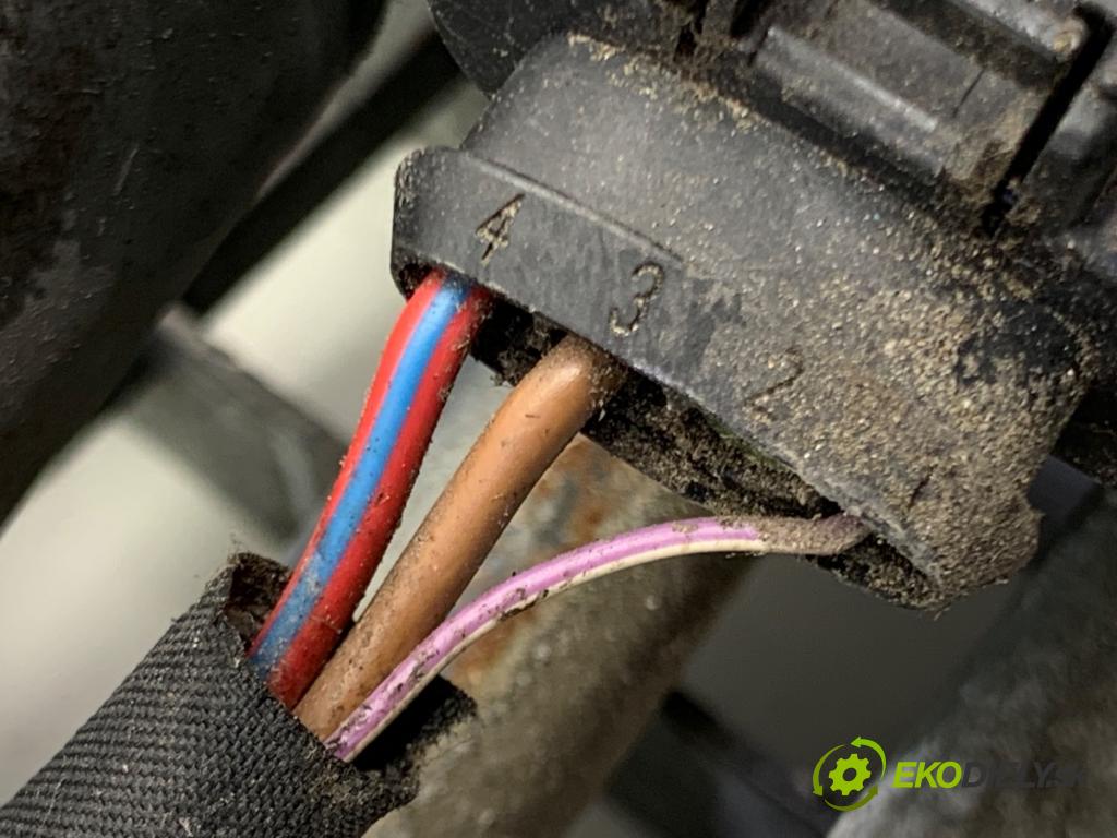 AUDI Q5 8R SUV 2011 125 kW 2.0 TDI quattro 1968 mechanismus stěračů přední část 8R1955023D (Motorek stěračů přední)