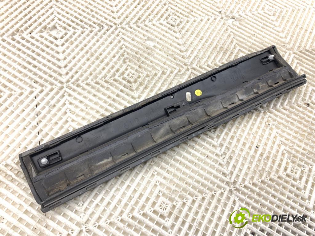 AUDI Q5 8R SUV 2011 125 kW 2.0 TDI quattro 1968 lišta dveře pravý zadní část 8R0853970E