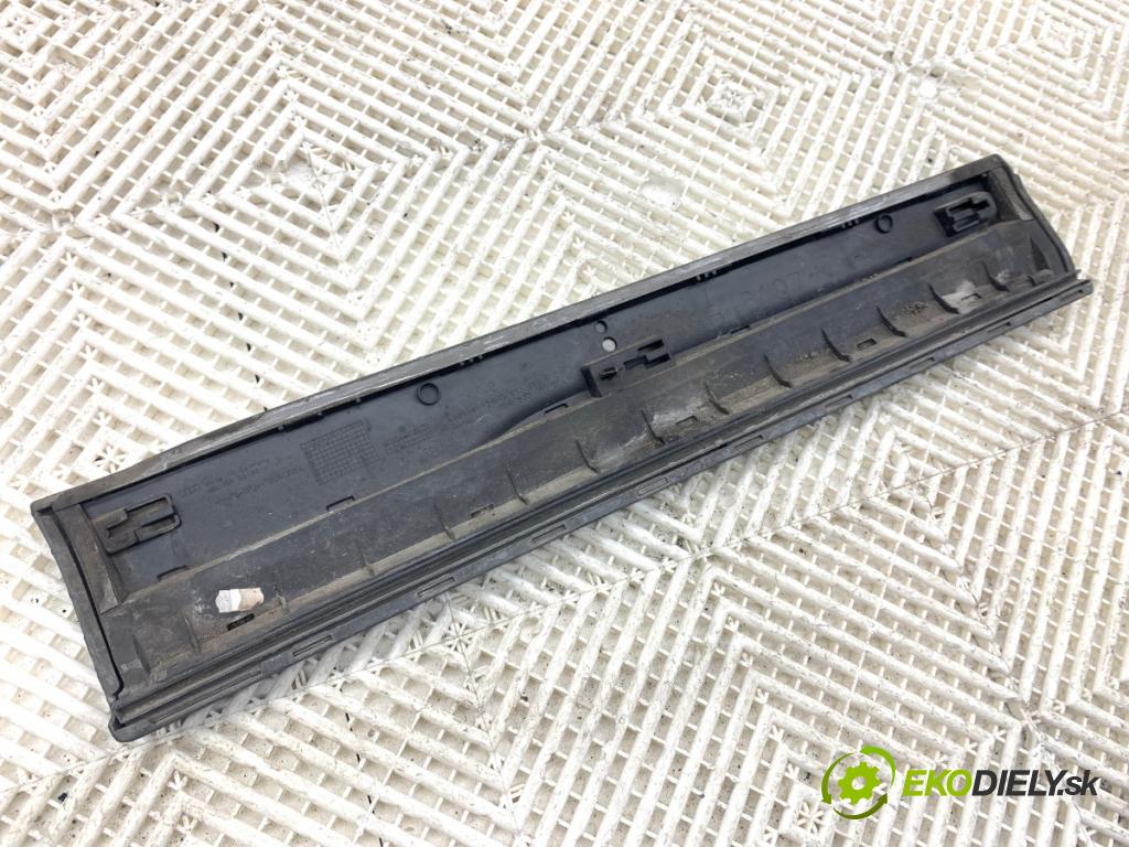 AUDI Q5 8R SUV 2011 125 kW 2.0 TDI quattro 1968 lišta dveře levý zadní část 8R0853969E