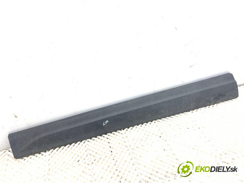 AUDI Q5 8R SUV 2011 125 kW 2.0 TDI quattro 1968 lišta dveře levý přední část 