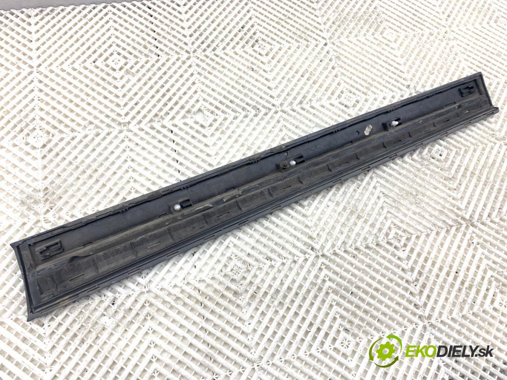 AUDI Q5 8R SUV 2011 125 kW 2.0 TDI quattro 1968 lišta dveře levý přední část