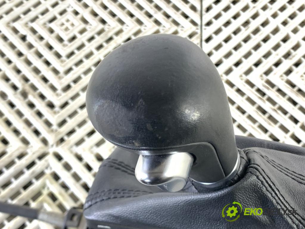 AUDI Q5 8R SUV 2011 125 kW 2.0 TDI quattro 1968 kulisa 8R1713041E (Řadicí páka (kulisa) )