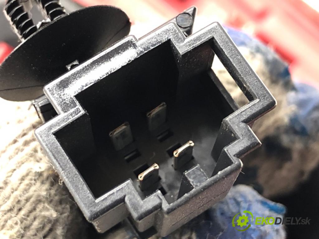 AUDI Q5 8R SUV 2011 125 kW 2.0 TDI quattro 1968 Svetlo ľavy zad 8R0945093A