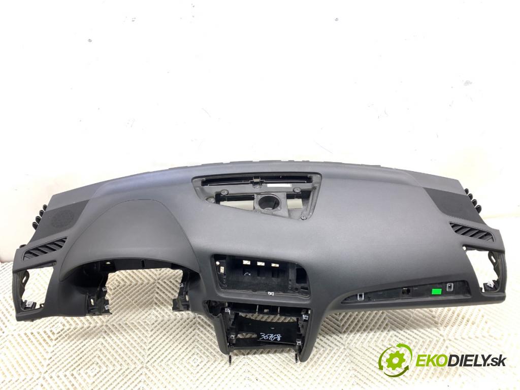 AUDI Q5 8R SUV 2011 125 kW 2.0 TDI quattro 1968 palubní doska 8R1857041F (Palubní deska)