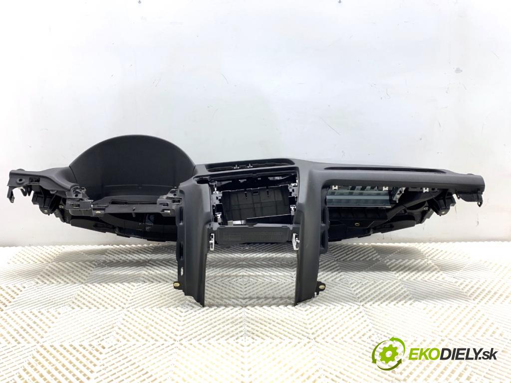 AUDI Q5 8R SUV 2011 125 kW 2.0 TDI quattro 1968 palubní doska 8R1857041F (Palubní deska)