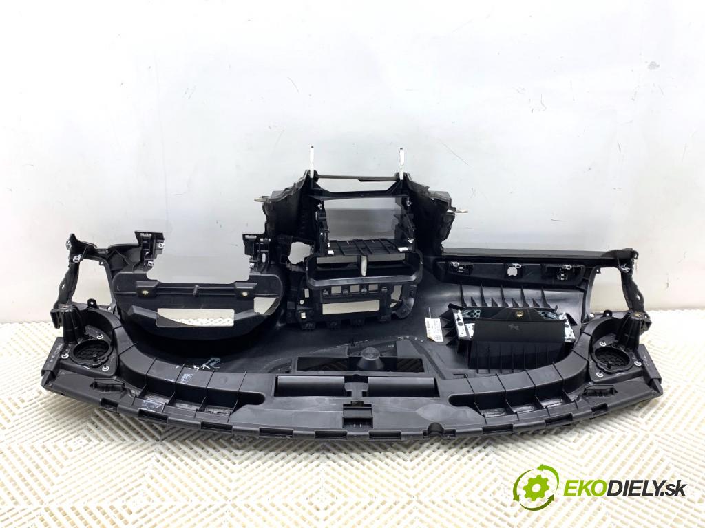 AUDI Q5 8R SUV 2011 125 kW 2.0 TDI quattro 1968 palubní doska 8R1857041F (Palubní deska)