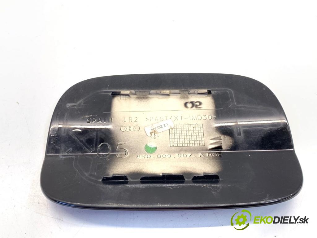 AUDI Q5 8R SUV 2011 125 kW 2.0 TDI quattro 1968 dvířka nádrže paliva 8R0809907A (Klika dveří ostatní)