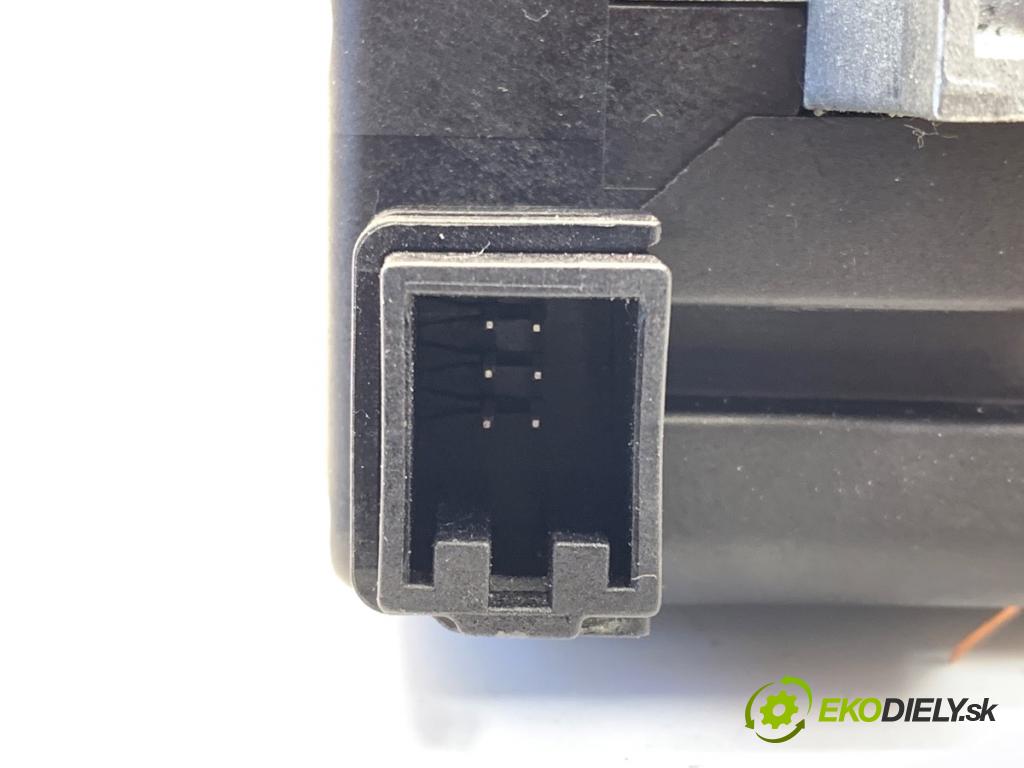 AUDI Q5 8R SUV 2011 125 kW 2.0 TDI quattro 1968 blokáda volantu 8K0905852D (Riadenie ostatné)