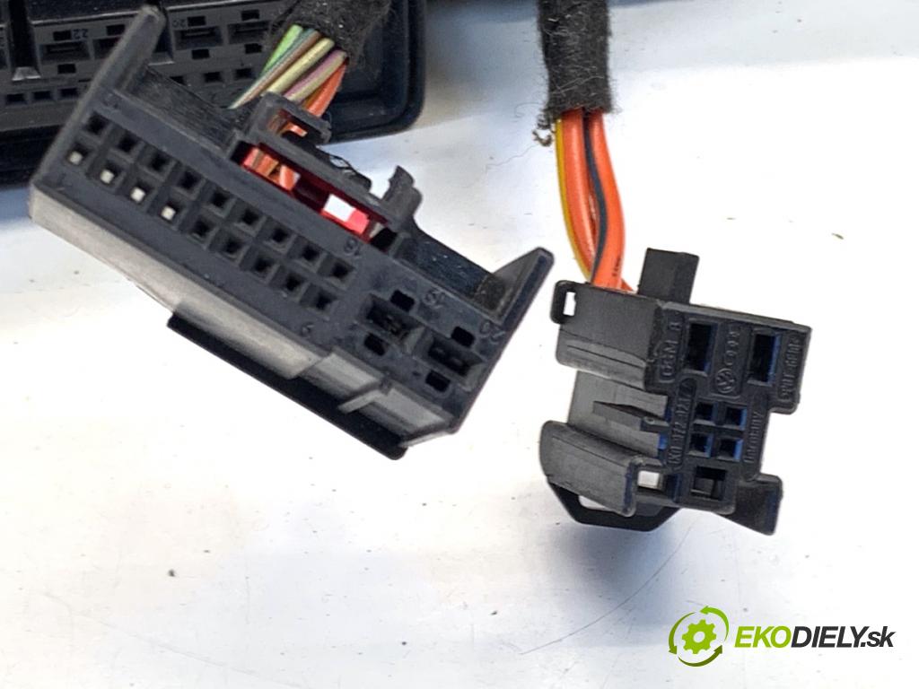 AUDI Q5 8R SUV 2011 125 kW 2.0 TDI quattro 1968 káblovačka dveře zadní část levý 8R0971687AB