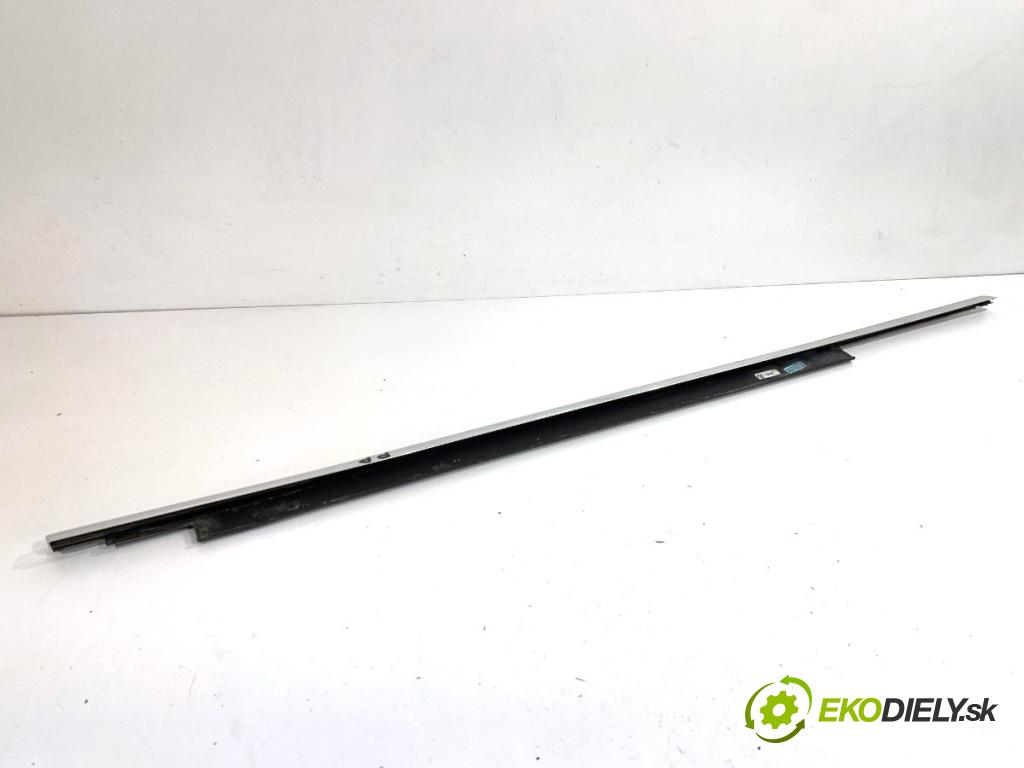 AUDI Q5 8R SUV 2011 125 kW 2.0 TDI quattro 1968 Lišta Sbírání: predný pravy 8R0853284E