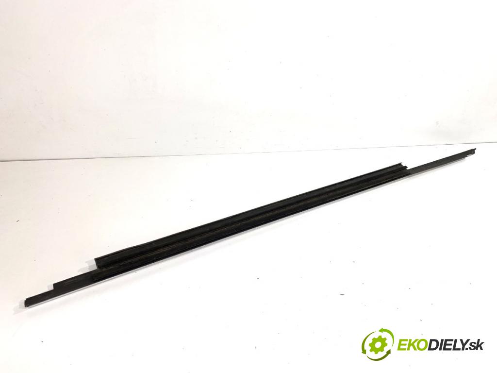 AUDI Q5 8R SUV 2011 125 kW 2.0 TDI quattro 1968 Lišta Sbírání: predný pravy 8R0853284E