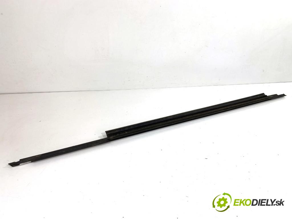 AUDI Q5 8R SUV 2011 125 kW 2.0 TDI quattro 1968 lišta Sbírání: přední část levý 8R0853283