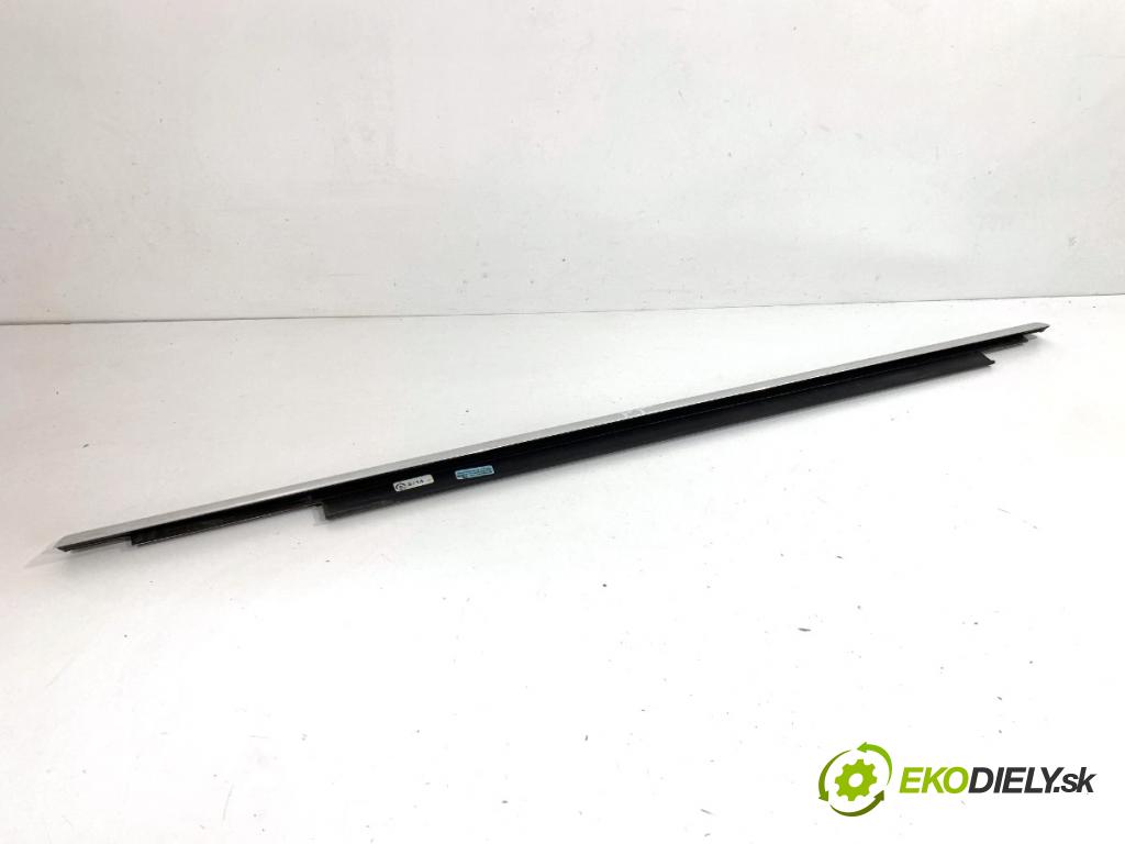 AUDI Q5 8R SUV 2011 125 kW 2.0 TDI quattro 1968 lišta Sbírání: zadní část pravý 8R0853764F