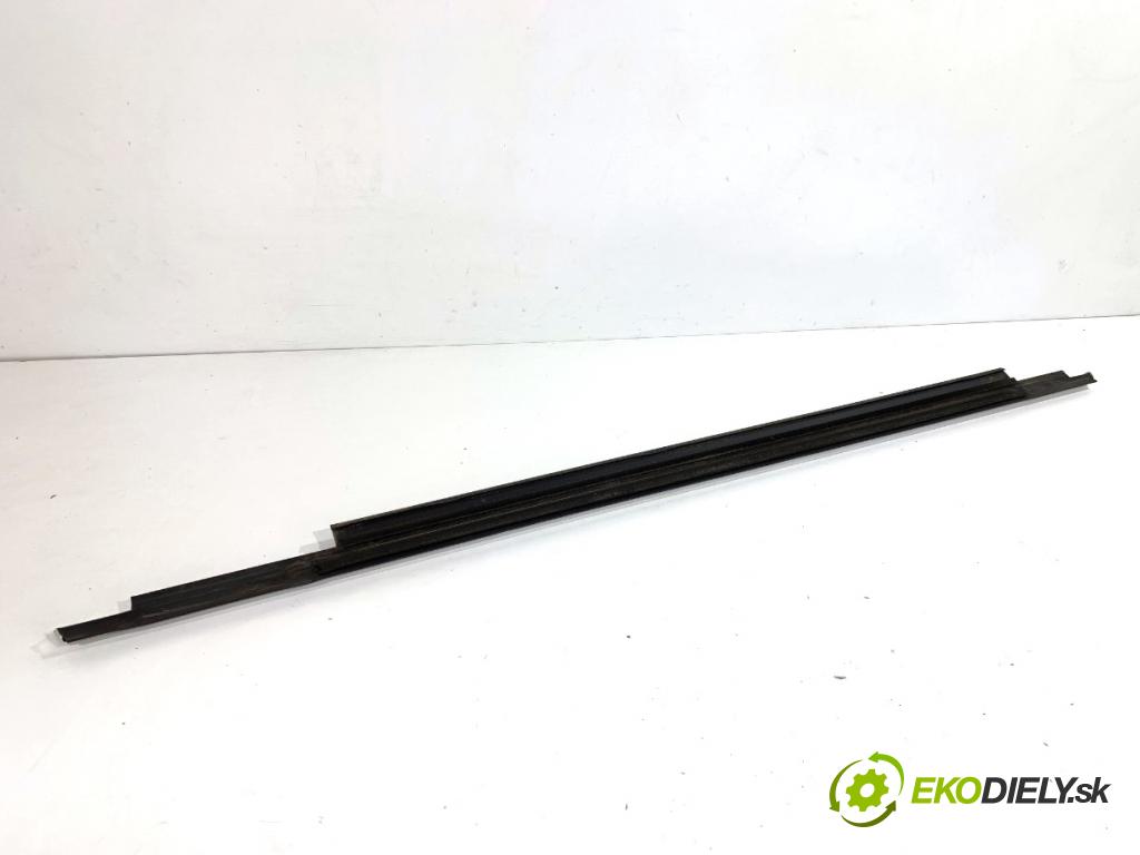 AUDI Q5 8R SUV 2011 125 kW 2.0 TDI quattro 1968 lišta Sbírání: zadní část pravý 8R0853764F