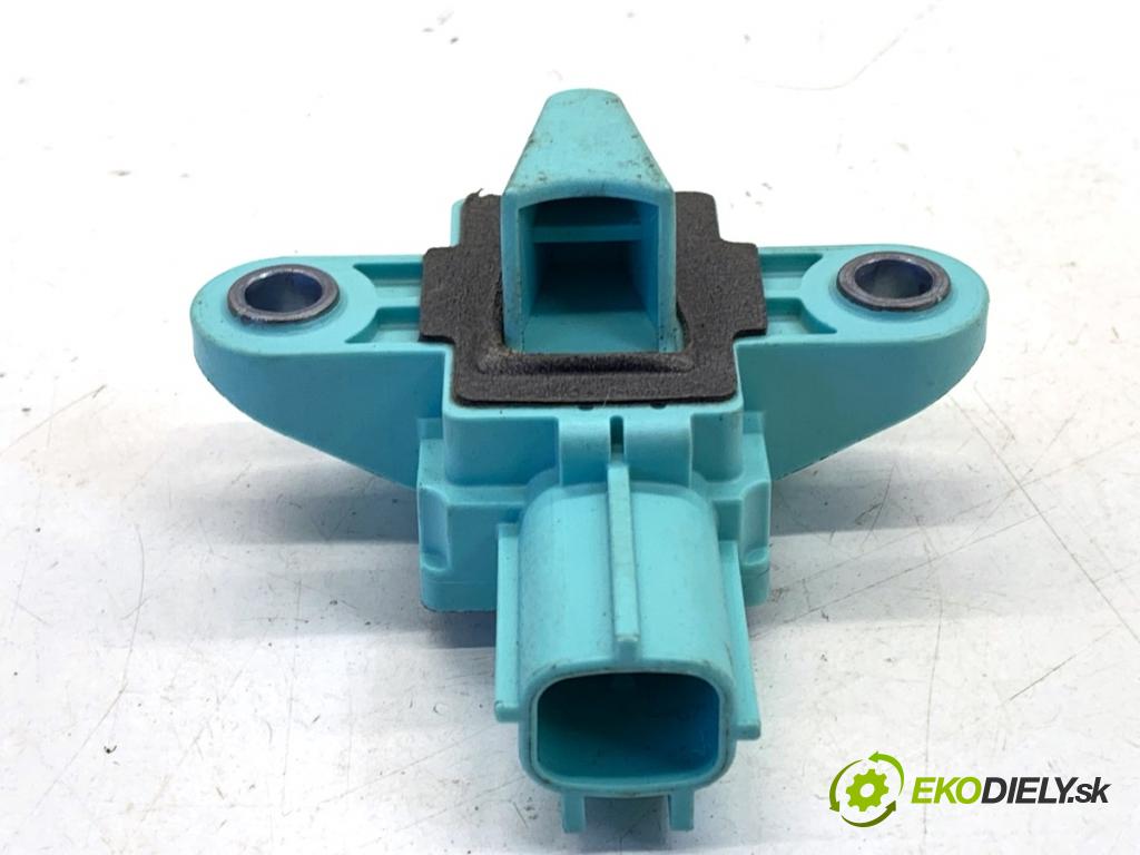 AUDI Q5 8R SUV 2011 125 kW 2.0 TDI quattro 1968 Snímač nárazu 8K0955557C (Snímač nárazu)