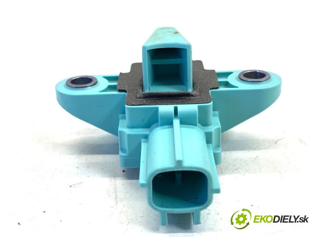 AUDI Q5 8R SUV 2011 125 kW 2.0 TDI quattro 1968 Snímač nárazu 8K0955557C (Snímač nárazu)