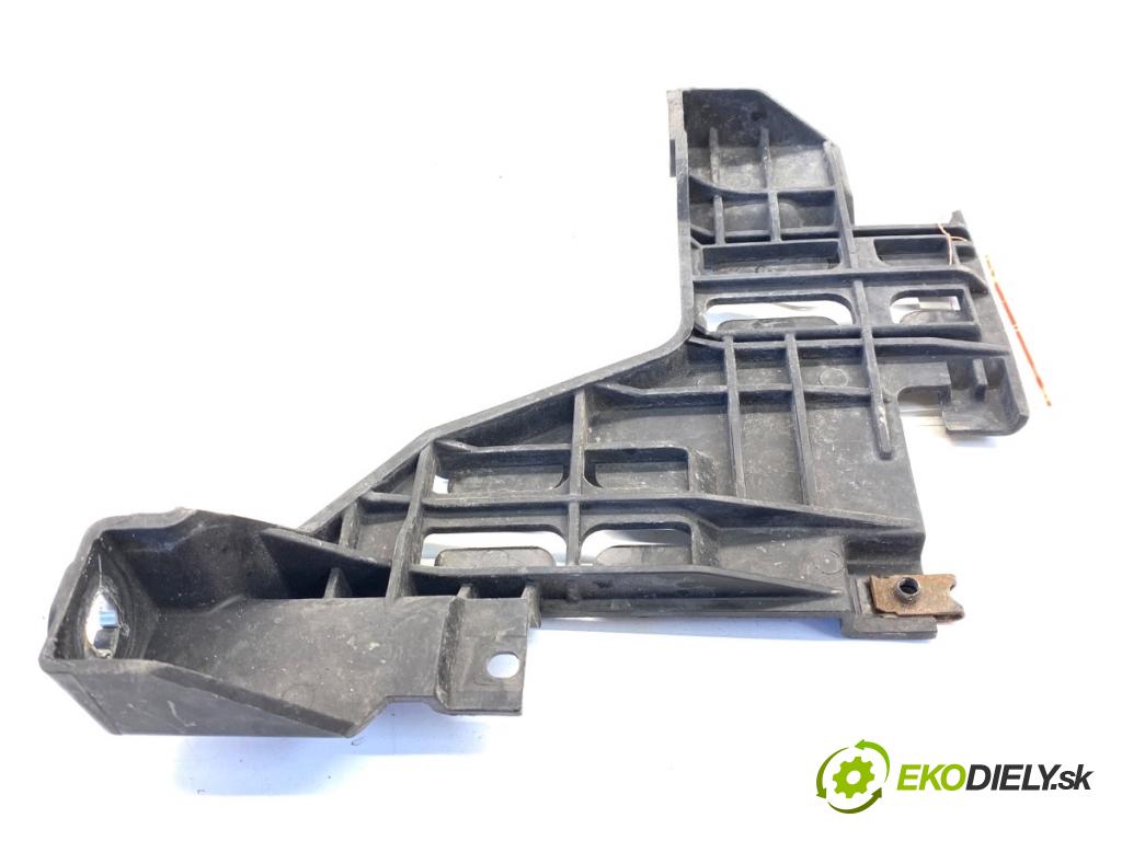 AUDI Q5 8R SUV 2011 125 kW 2.0 TDI quattro 1968 úchyt světla levý