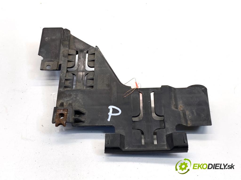 AUDI Q5 8R SUV 2011 125 kW 2.0 TDI quattro 1968 úchyt světla pravý 