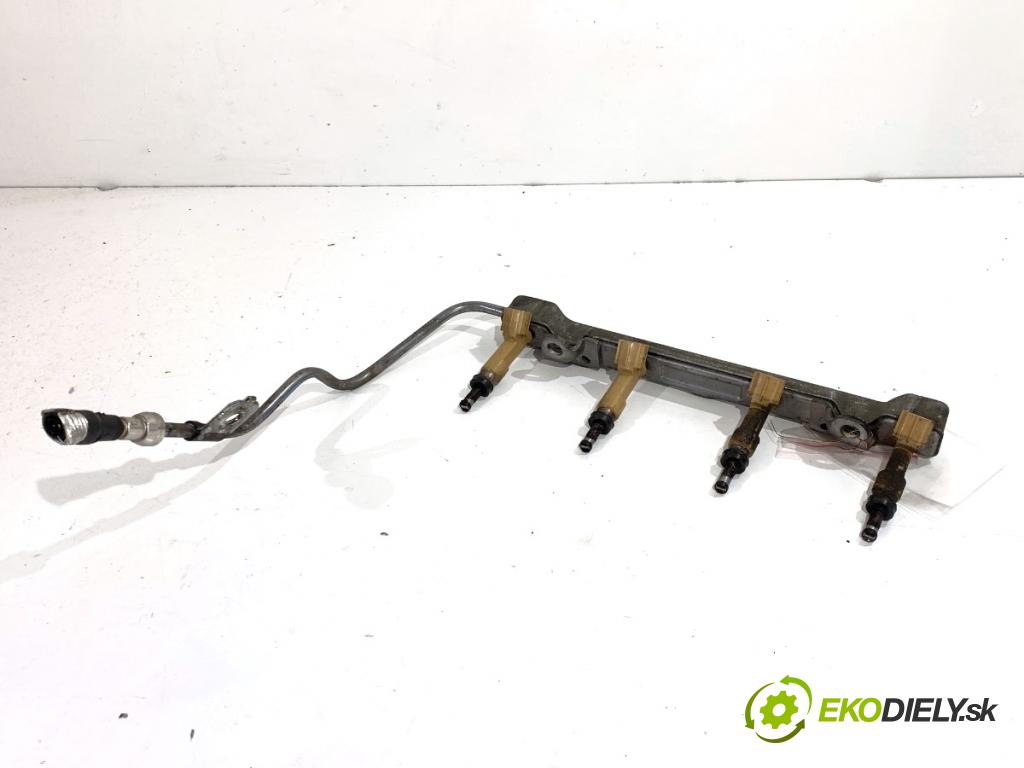 TOYOTA AURIS II liftback 2017 73 kW 1.8 Hybrid (ZWE186_) 1798 Lišta vstrekovacia VSTRIEKOVAČE: 23250-0T030