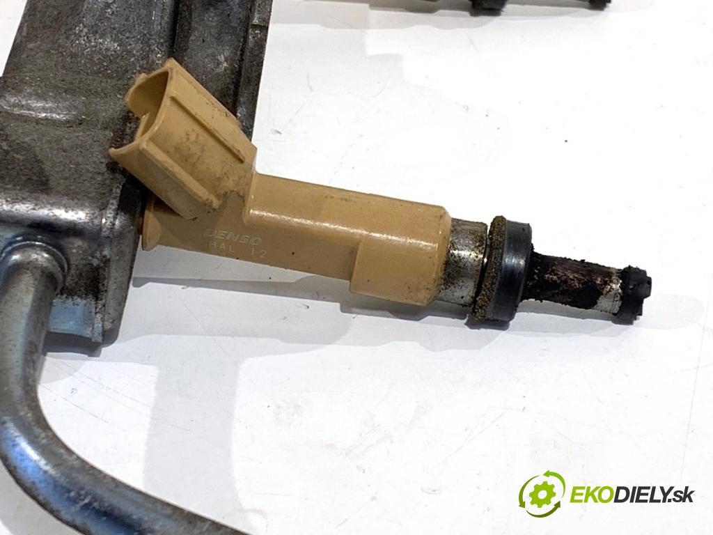 TOYOTA AURIS II liftback 2017 73 kW 1.8 Hybrid (ZWE186_) 1798 Lišta vstrekovacia VSTRIEKOVAČE: 23250-0T030