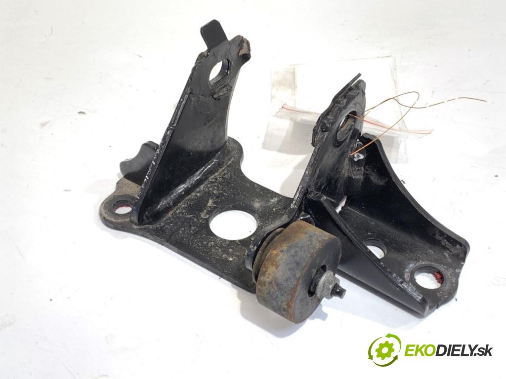 TOYOTA AURIS II liftback 2017 73 kW 1.8 Hybrid (ZWE186_) 1798 držák převodovky 