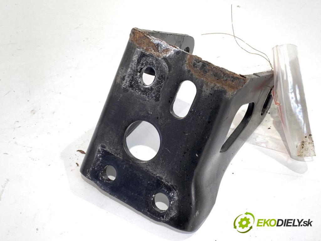 TOYOTA AURIS II liftback 2017 73 kW 1.8 Hybrid (ZWE186_) 1798 Držiak prevodovky