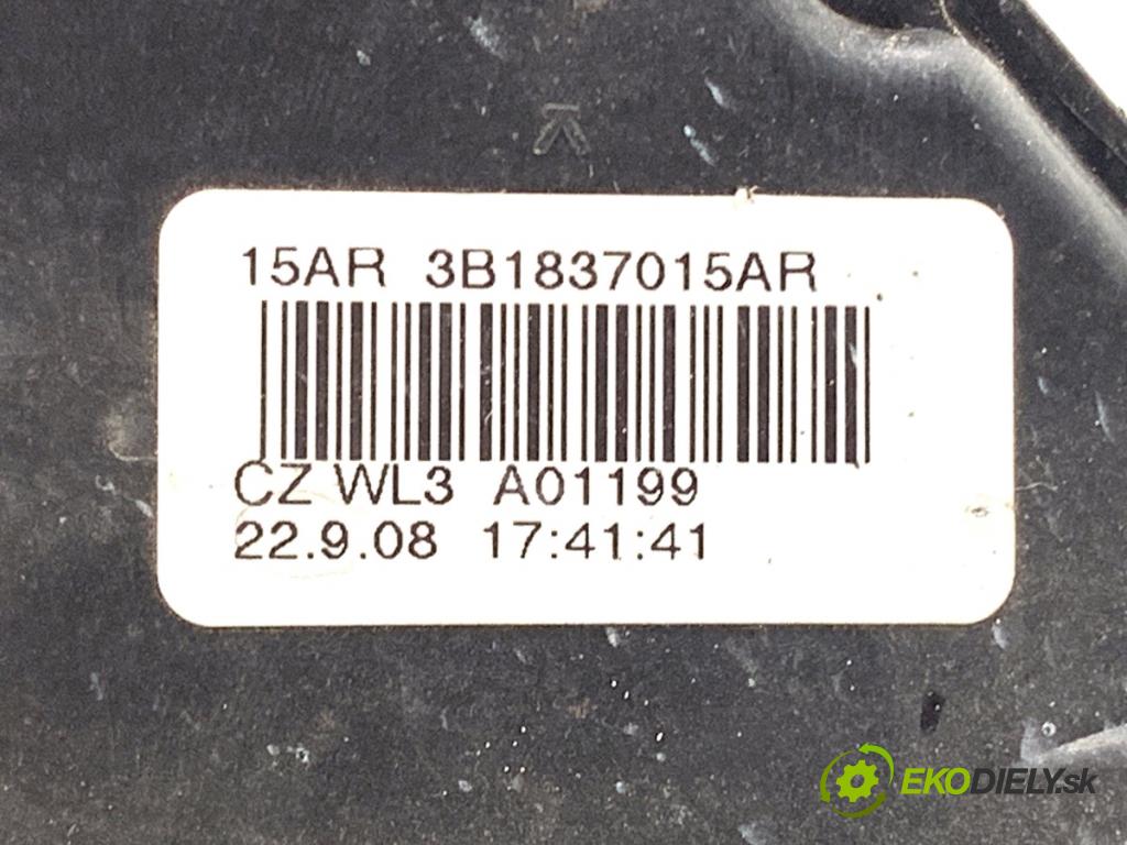 SKODA FABIA II liftback 2008 44 kW 1.2 12V 1198 zámok Dvere ľavy predný 3B1837015AR