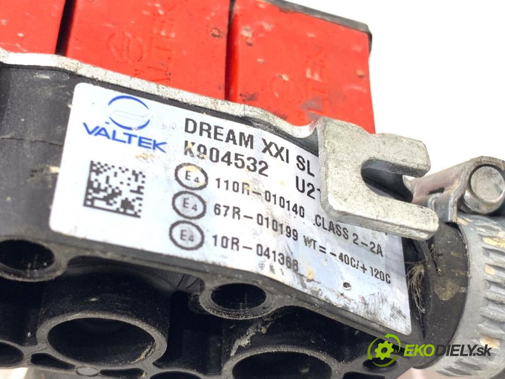 SKODA FABIA II liftback 2008 44 kW 1.2 12V 1198 vstřikovač LPG 67R-010199