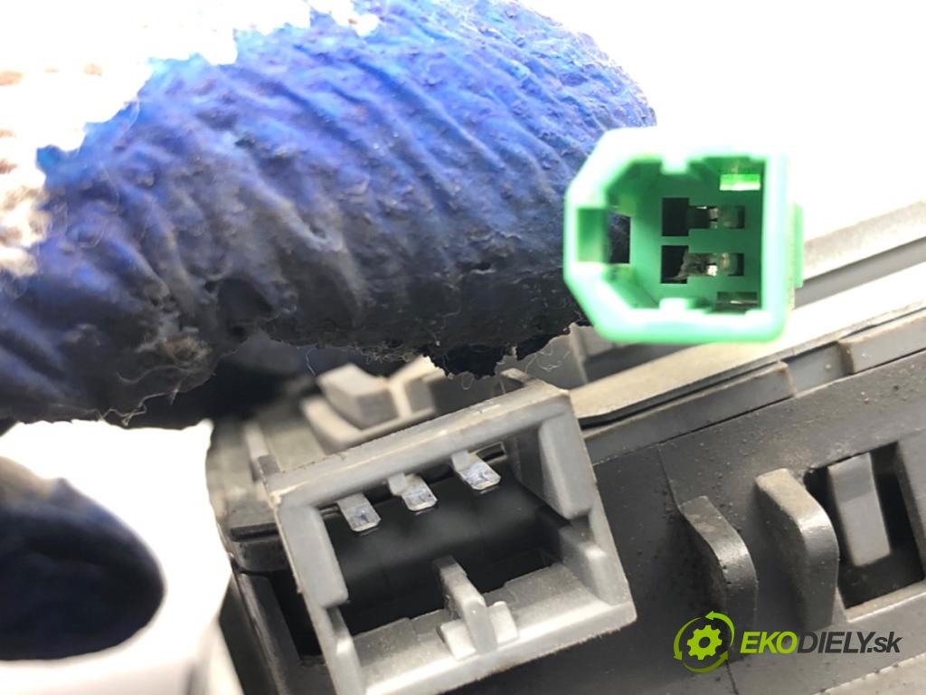 PEUGEOT BOXER II Skrzynia 2022 103 kW 2.2 BlueHDi 140 2179 světlo stropní 1520400000