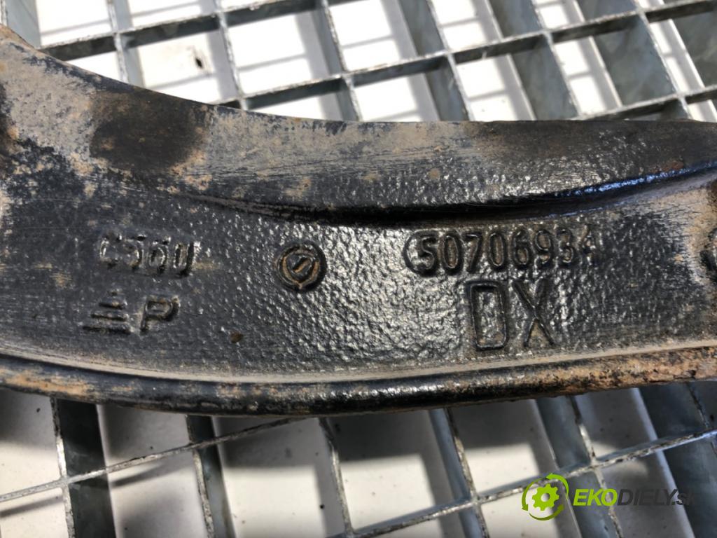 PEUGEOT BOXER II Skrzynia 2022 103 kW 2.2 BlueHDi 140 2179 Rameno pravy predný 01394317080