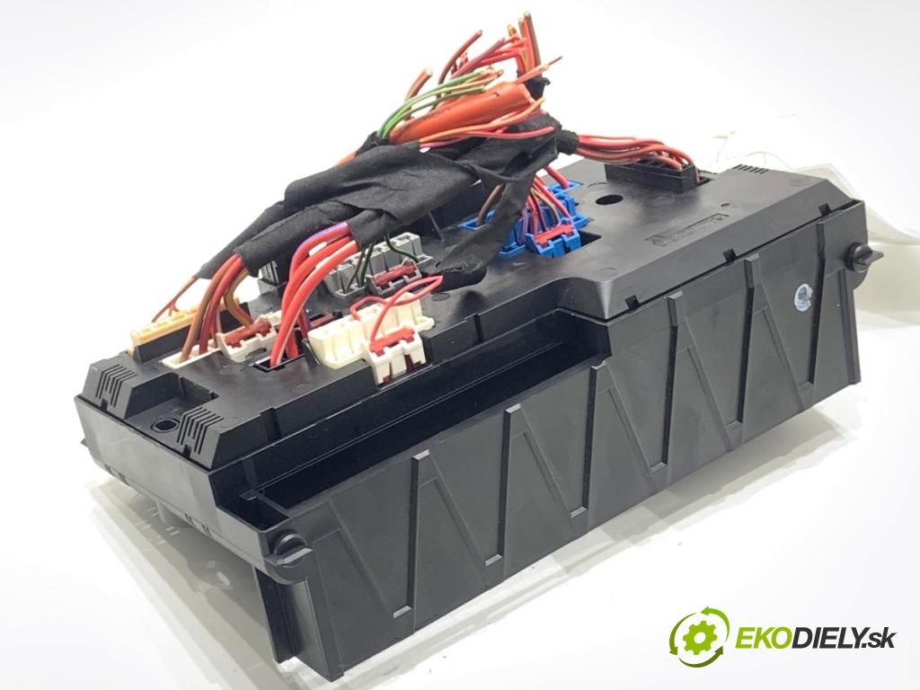 BMW F25 SUV 2013 190 kW xDrive 30 d 2993 skříňka poistková 9259467 (Pojistková skříňka)