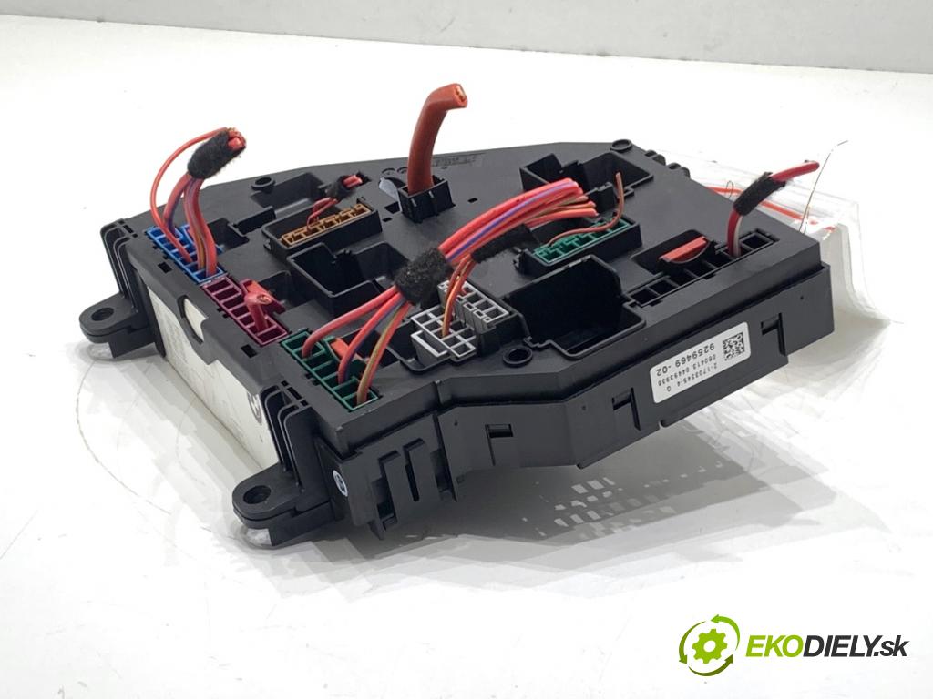 BMW F25 SUV 2013 190 kW xDrive 30 d 2993 skříňka poistková 9259469 (Pojistková skříňka)