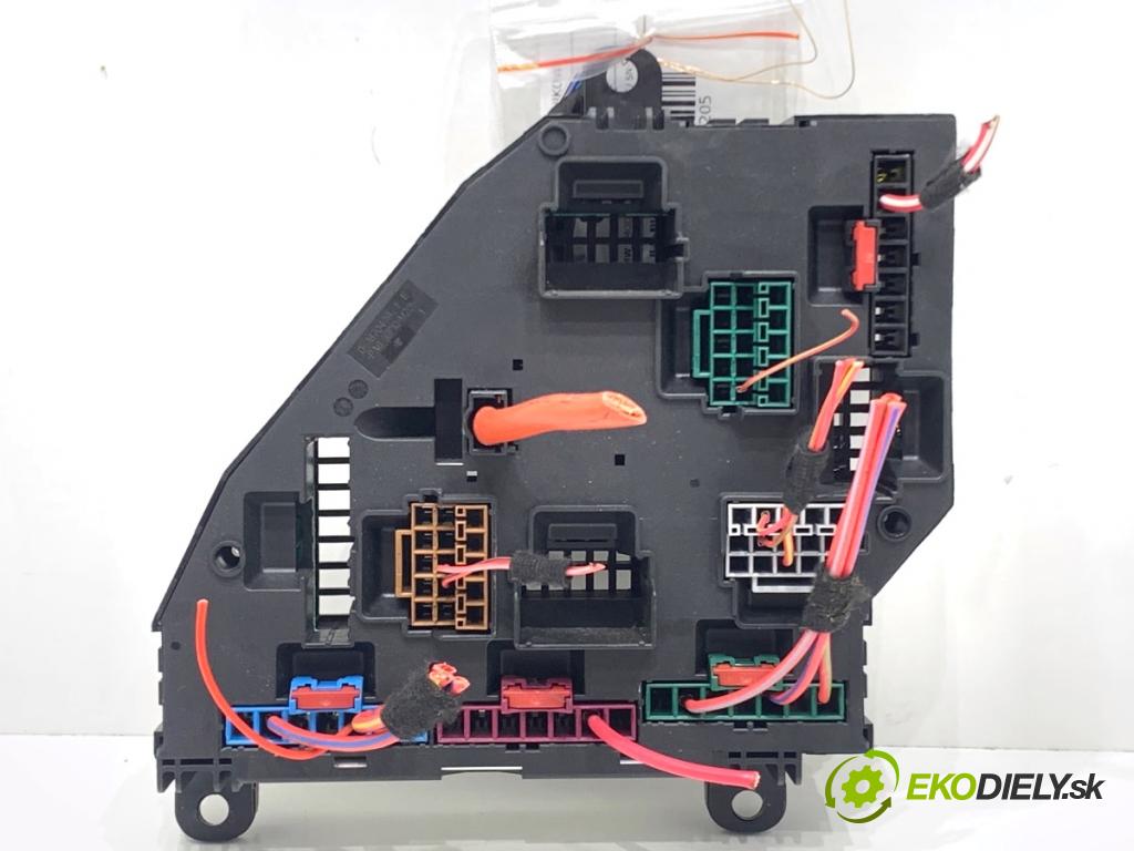 BMW F25 SUV 2013 190 kW xDrive 30 d 2993 skříňka poistková 9259469 (Pojistková skříňka)