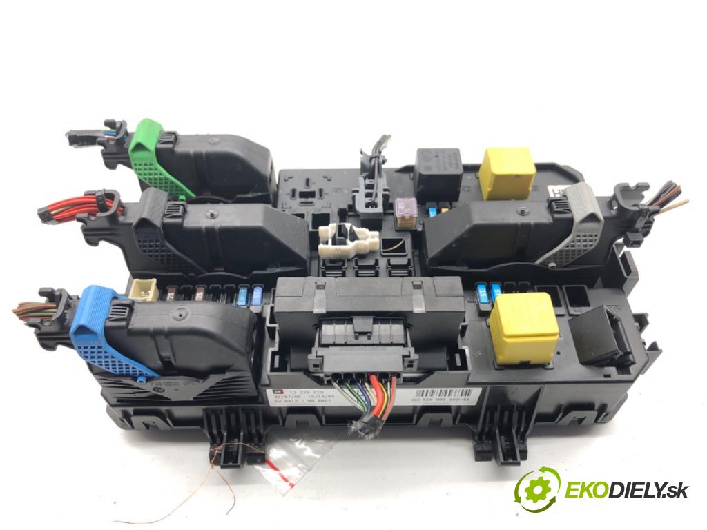 OPEL ASTRA H liftback 2006 110 kW 1.9 CDTI (L48) 1910 Modul BSI 13220829 (Poistková skrinka)