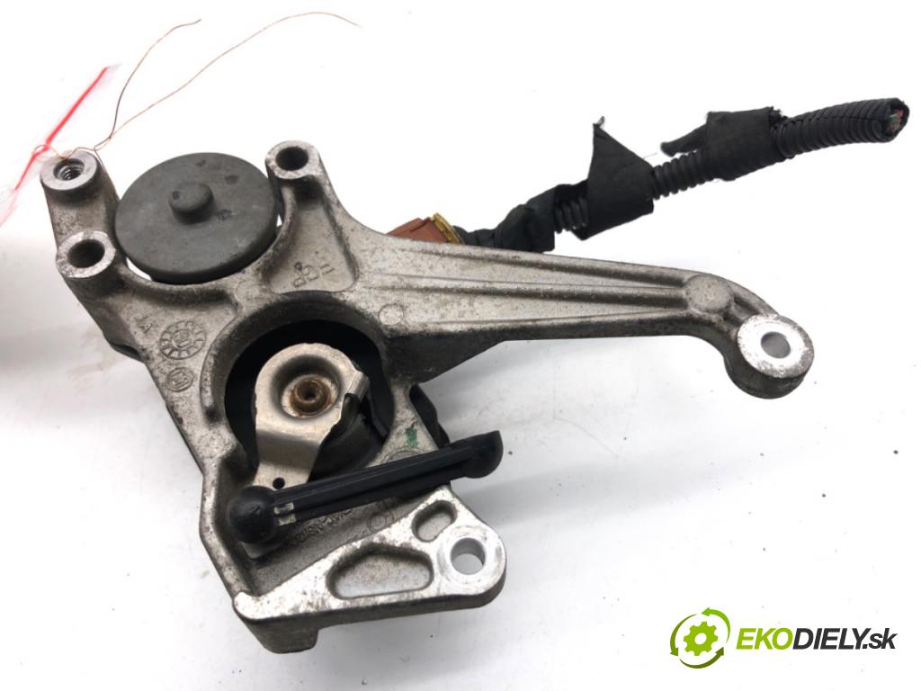 OPEL ASTRA H liftback 2006 110 kW 1.9 CDTI (L48) 1910 Nastavovač zvod, potrubie 55205127 (Motorček ostatné)