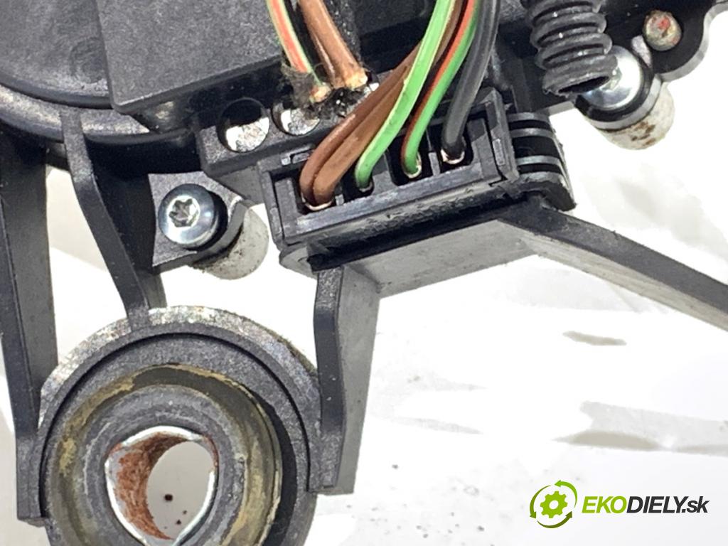 SKODA FABIA II liftback 2008 44 kW 1.2 12V 1198 Motor stieračov zad 5J7955711A